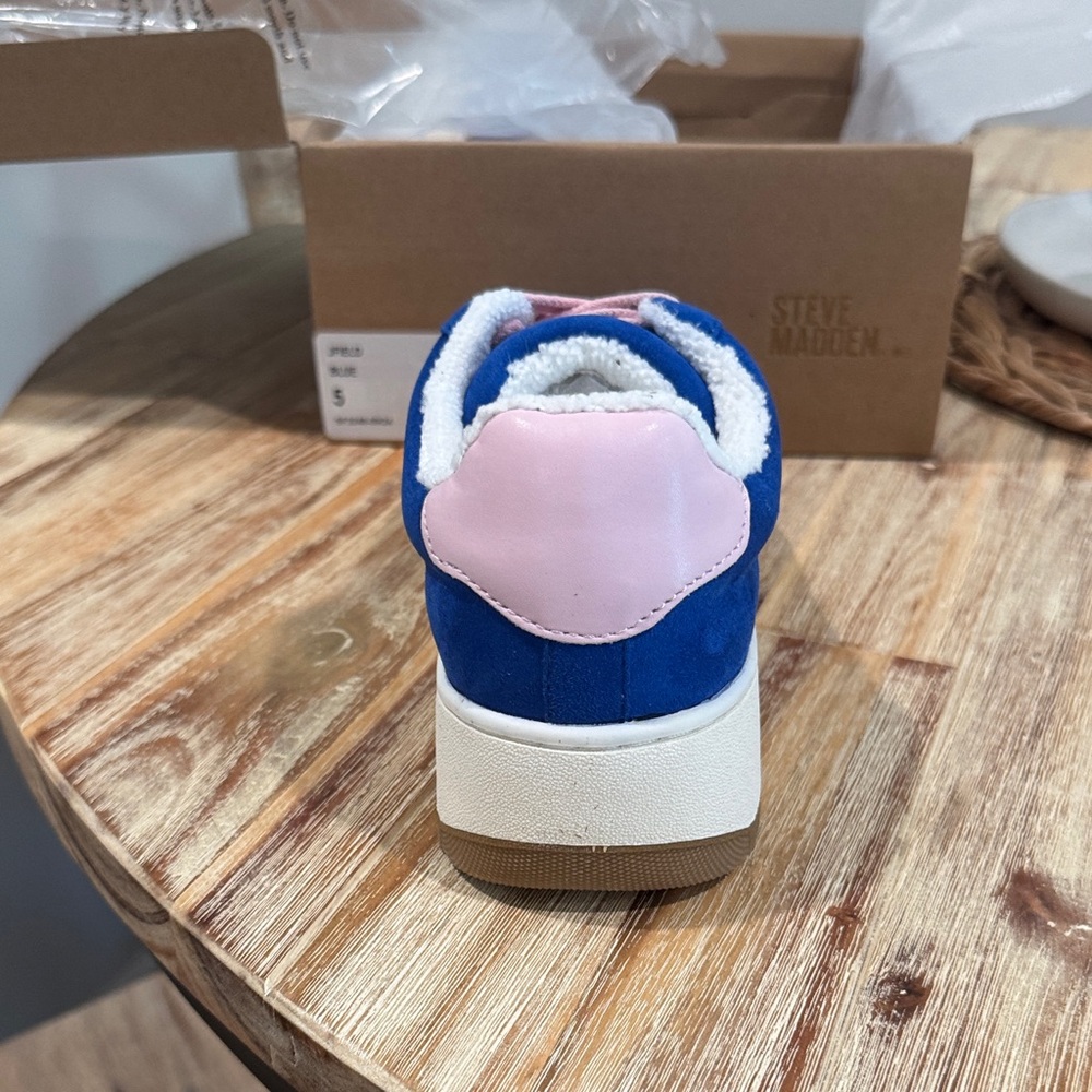 Steve Madden Blue & Pink Athletic Shoes nwt/box size 5 kids or a woman size 7 - Picture 5 of 8